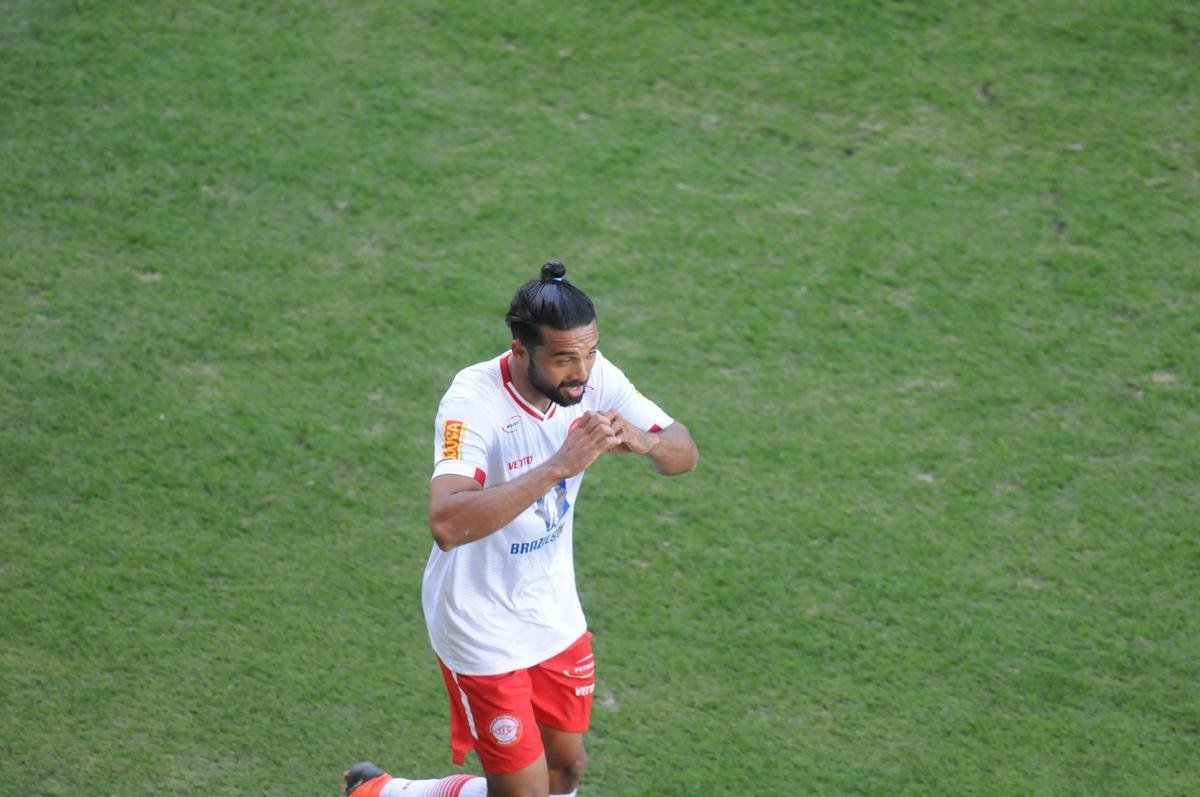No Independncia, Tombense vence Caldense por 2 a 0 e garante vaga na final do Campeonato Mineiro 