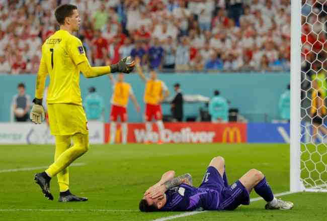 Szczesny perdeu aposta, mas defendeu pnalti batido por Messi 
