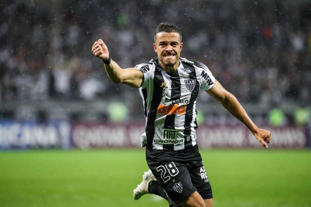 Franco Di Santo - O atacante argentino no conseguiu ter muito sucesso no Atltico. Di Santo chegou ao Galo em 2019, aps passagens por clubes europeus. No alvinegro, alcanou a vaga de titular, mas no conseguiu render o esperado. Neste ano, foi dispensado pelo tcnico Jorge Sampaoli. Ele deixou o clube com 33 jogos, sete gols e uma assistncia.