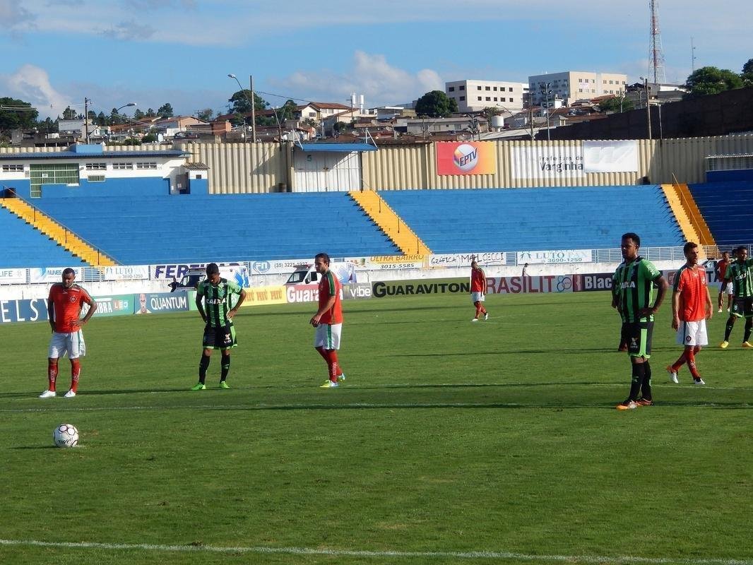 Fotos do jogo entre Boa e Amrica, no Estdio Dilzon Melo (Varginha-MG), pela 32 rodada da Srie B