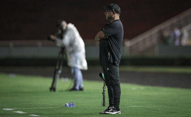 Antonio Mohamed durante a vit�ria do Atl�tico sobre o Uberl�ndia