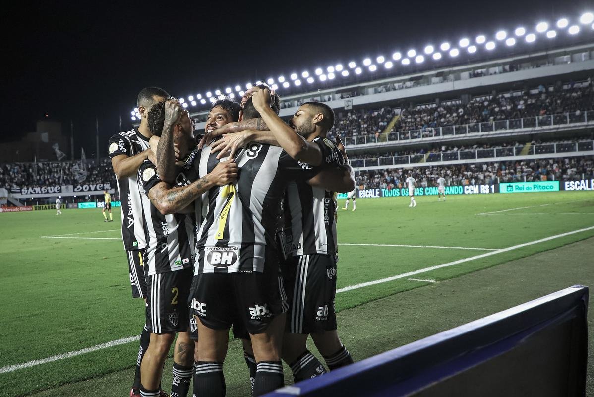 Fotos do jogo entre Santos e Atltico na Vila Belmiro, em Santos, pela 30 rodada do Campeonato Brasileiro