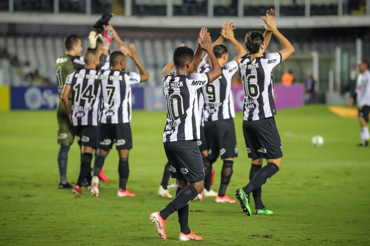 Fotos do duelo entre Santos e Atltico, na Vila Belmiro, pela oitava rodada do Brasileiro