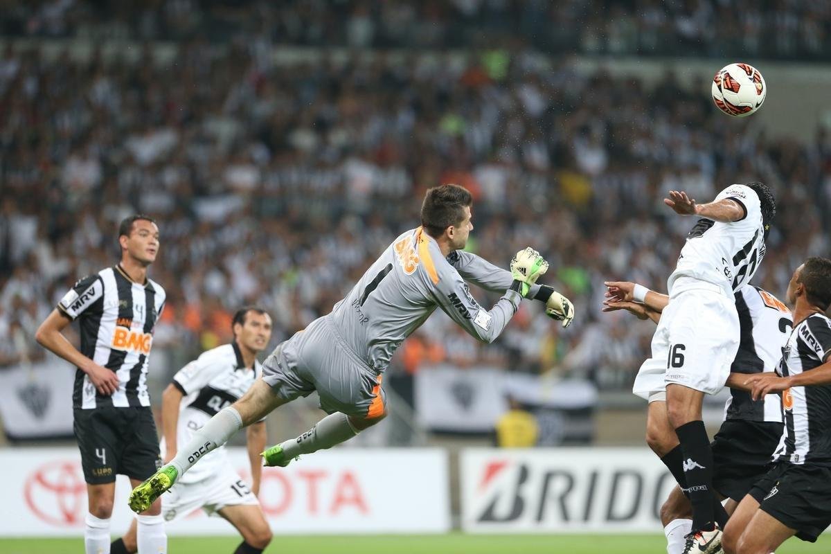 Victor foi pea importante do Galo diante do Olimpia, do Paraguai, na final da Copa Libertadores de 2013