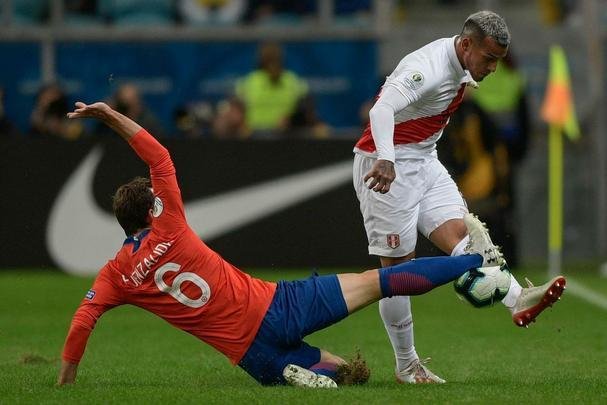 Chile e Peru se enfrentaram na Arena Grmio, pela semifinal da Copa Amrica