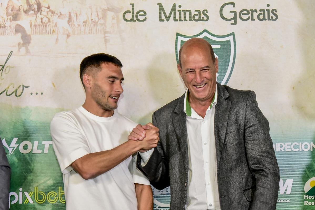 O meia argentino Emmanuel Martinez foi apresentado pelo Am�rica nesta ter�a-feira (16/8), em evento realizado no Mercado Central, em Belo Horizonte. 
