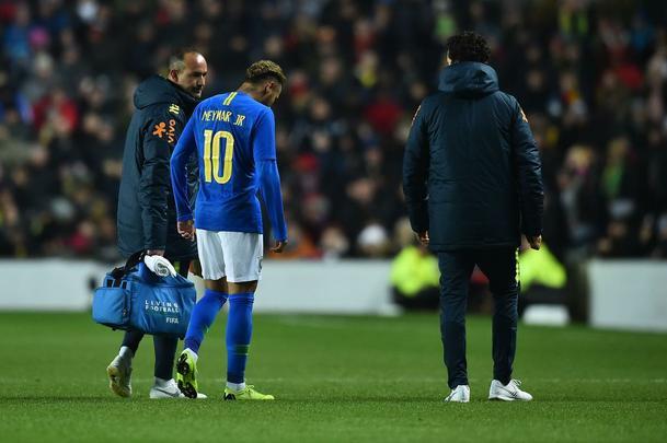 Seleção Brasileira realizou o último jogo do ano de 2018 contra o Camarões, em Milton Keynes, na Inglaterra