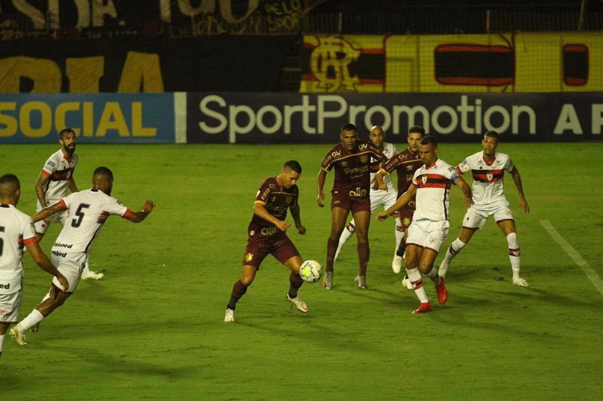 Equipes se enfrentaram no fechamento da rodada nesta segunda-feira na Ilha do Retiro