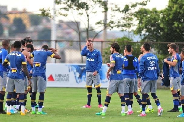 Rafael Marques treinou pela primeira vez na Toca da Raposa II como jogador do Cruzeiro: jogou futevlei, passou por batismo e depois trabalhou normalmente com bola