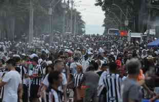 Fotos da torcida do Atltico na chegada ao Mineiro para a partida diante do Juventude pela 34 rodada do Brasileiro