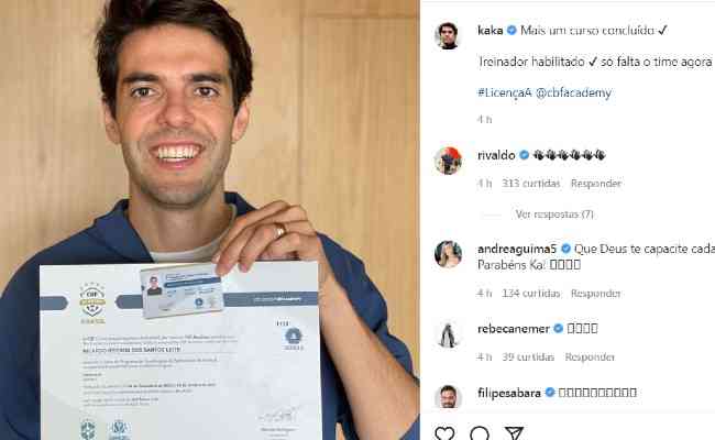 Kaká mostra, nas redes sociais, certificado da CBF com o qual pode trabalhar como técnico no Brasil