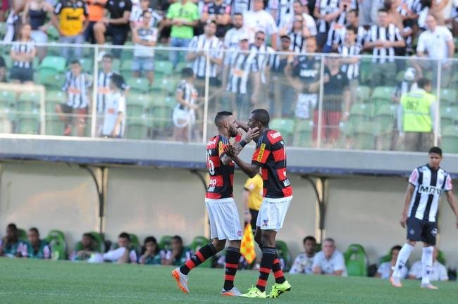 Paulinho comemora gol do Flamengo no Independ�ncia