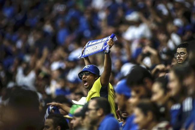 10 Cruzeiro 1 x 1 Chapecoense - 22.432 torcedores, no Man Garrincha, pela 24 rodada da Srie B; renda de R$ 1.816.425,00