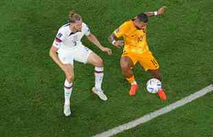 Lances do jogo entre Holanda e Estados Unidos pelas oitavas de final da Copa do Mundo.