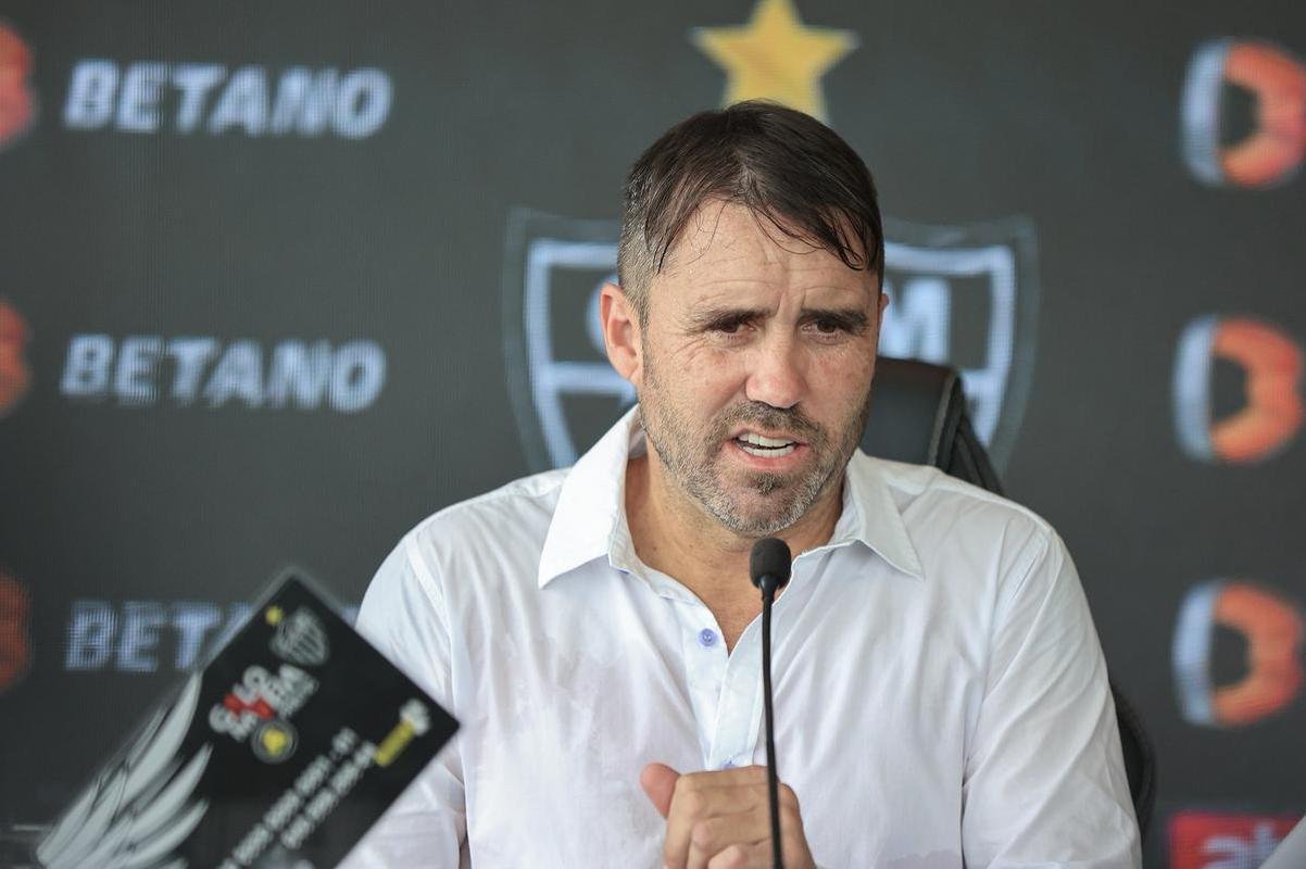 Fotos da apresentao de Eduardo Coudet no Atltico