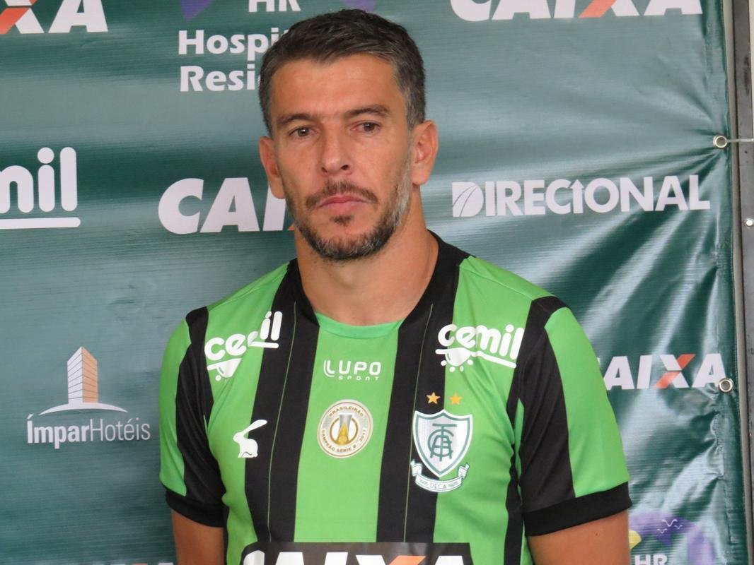 Fotos da apresentao do volante Leandro Donizete e do zagueiro Ricardo Silva (Matheus Adler/Superesportes)