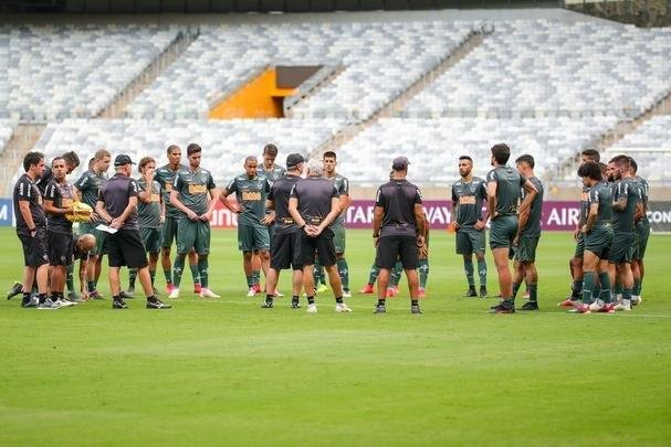 Levir Culpi comanda treino no Mineirão antes da estreia no Grupo E da Libertadores