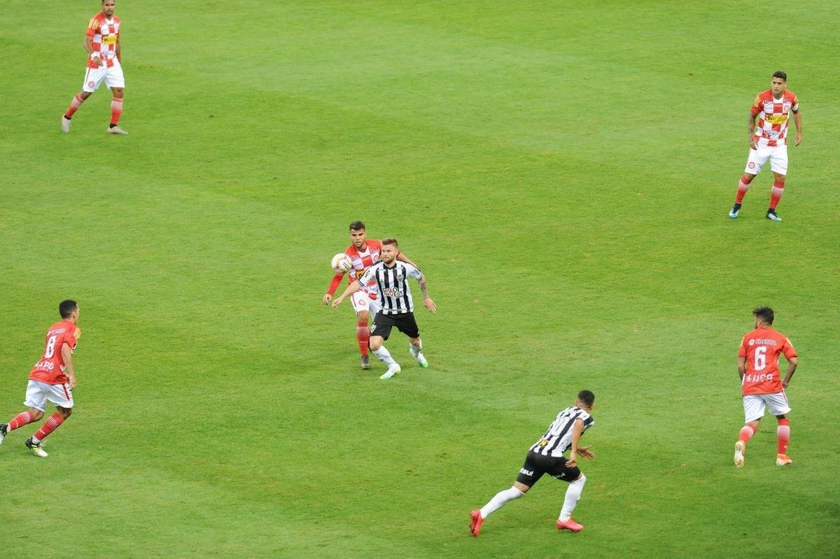Fotos do primeiro jogo da deciso do Campeonato Mineiro, entre Atltico e Tombense, no Mineiro, em Belo Horizonte.