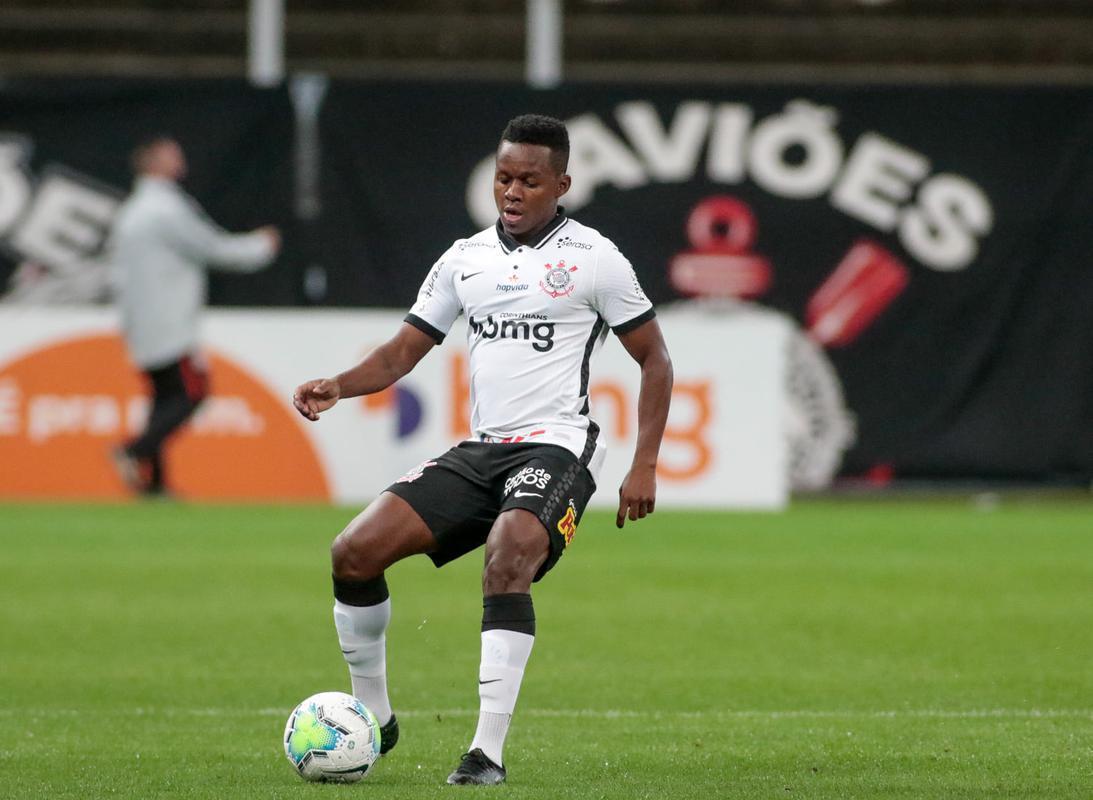 Cazares - Estrangeiro com mais jogos pelo Atlético, meia não jogou com Sampaoli. Afastado e treinando com o time de transição, ficou no clube até acertar a rescisão e fechar com o Corinthians. No clube paulista, são oito jogos e duas assistências.