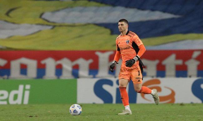 Tiago Volpi, do São Paulo, foi o 3º goleiro com mais minutos em campo em 2021: 6750. Ele participou de 75 jogos.