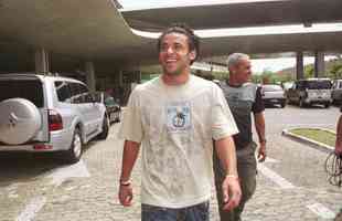 Fred: Cruzeiro recebeu 35 milhes de reais pela venda do centroavante ao Lyon, da Frana, em agosto de 2005. Valor total da transferncia foi de 14,9 milhes de euros (R$ 44 milhes).