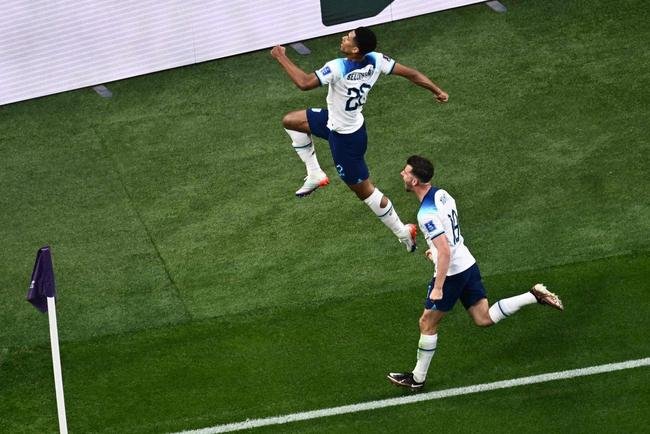 Inglaterra e Ir, no primeiro jogo do Grupo B da Copa do Mundo.