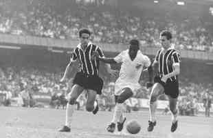 1966 - Pel em lance do jogo Santos x Corinthians.