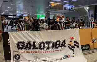 Jogadores foram recepcionados pelos atleticanos no Aeroporto Internacional Afonso Pena