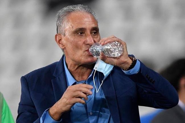 Brasil e Peru se enfrentaram no Estdio Nilton Santos, pelas semifinais da Copa Amrica 