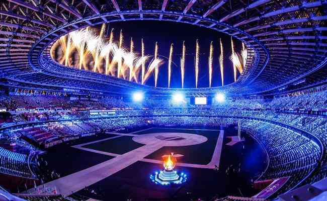 Luzes e muita emoção tomaram conta do Estádio Olímpico de Tóquio no encerramento dos Jogos