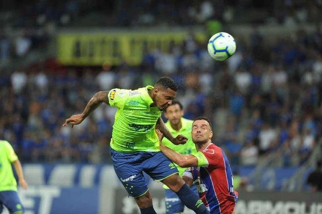 Cruzeiro estreou terceiro uniforme, o ltimo produzido pela Umbro