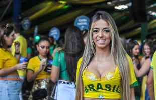 No evento Ginga BH, no bairro Buritis, em Belo Horizonte, torcedores acompanham o jogo entre Brasil e Crocia pelas quartas de final da Copa do Mundo