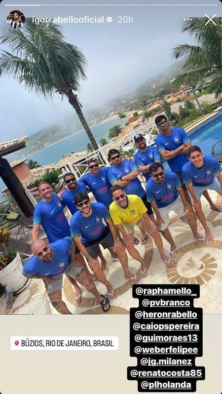 Igor Rabello e amigos em Bzios, no Rio de Janeiro.