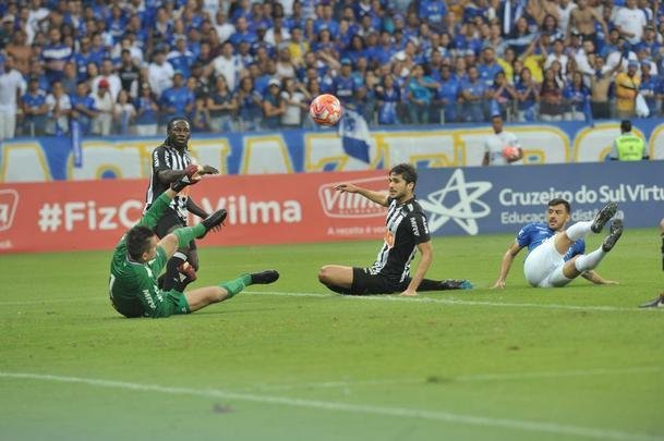 Fotos do primeiro clssico da final do Mineiro, entre Cruzeiro e Atltico, no Mineiro