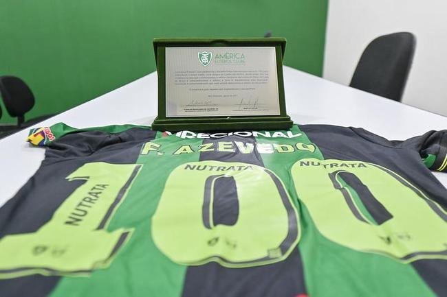 Felipe Azevedo completou 100 jogos com a camisa do Amrica