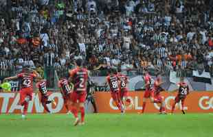Fotos da partida entre Atltico e Athletico-PR, neste domingo (7), no Mineiro, pela 21 rodada do Campeonato Brasileiro