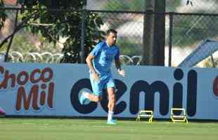 Fotos do treinamento do Cruzeiro desta tera-feira, na Toca II (Alexandre Guzanshe/EM D.A Press)