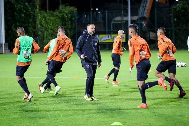 Atlético treinou na noite desta segunda-feira, véspera de jogo contra La Equidad-COL