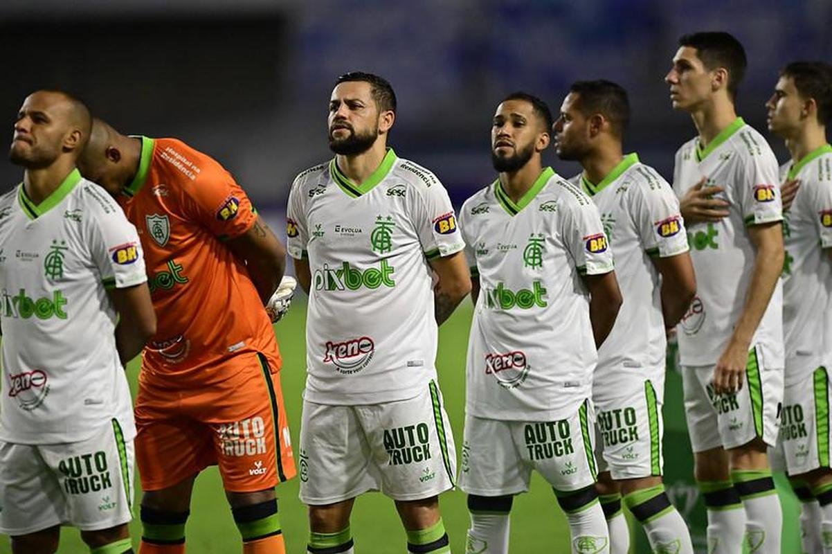 Fotos da vitria do Amrica sobre o CSA no Estdio Rei Pel, em Macei, em duelo de ida da terceira fase da Copa do Brasil