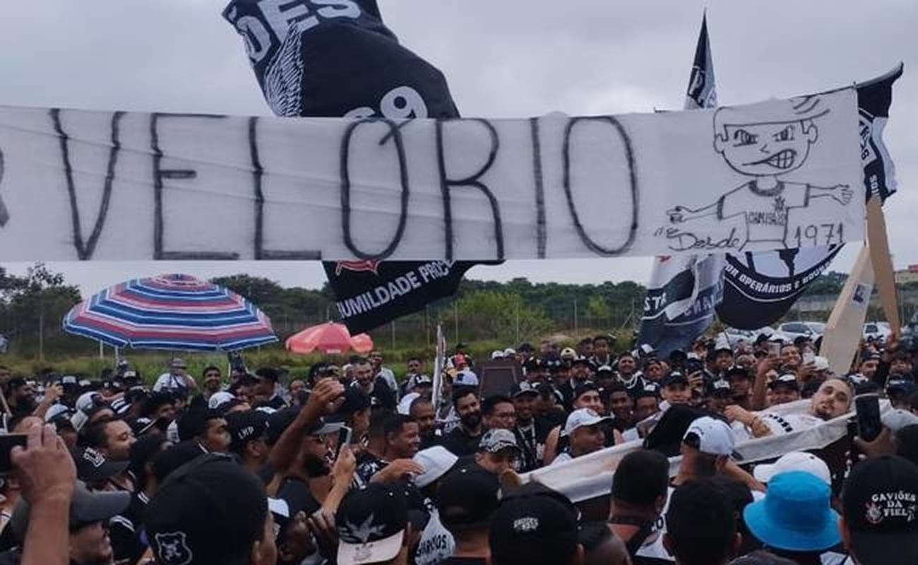 Um torcedor entrou em um caixo para representar o 'velrio' de Luan