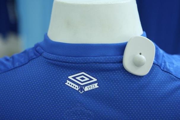 Imagens da camisa principal do Cruzeiro para a temporada de 2019