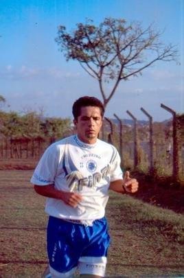 Fabinho chegou ao Cruzeiro em 1995 gratuitamente, em negociação que envolveu a ida de Pingo para o Flamengo. O volante foi titular absoluto do time no título da Copa do Brasil de 1996 e da Libertadores de 1997, além das Copas Ouro e Máster de 1995