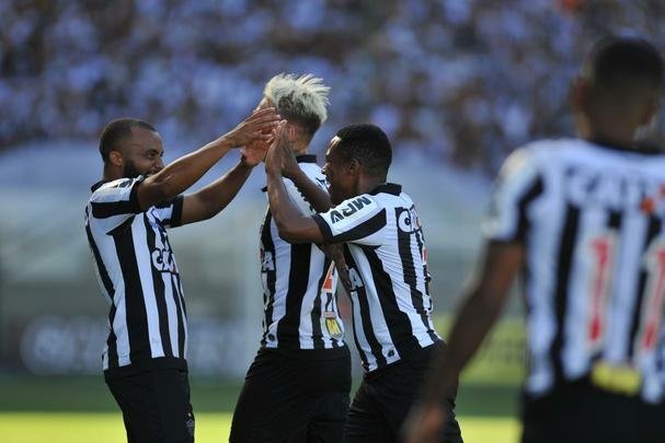 Atltico comeou arrasador e abriu 3 a 0 com gols de Elias (2) e Rger Guedes