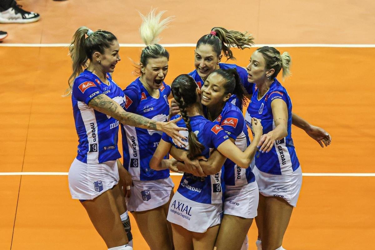 Minas venceu a segunda partida da deciso, por 3 sets a 1, nesta sexta-feira, na Arena Nilson Nelson, em Braslia, e fechou a srie melhor de trs com dois triunfos. As parciais foram de 26/24, 18/25, 25/15 e 25/17. 