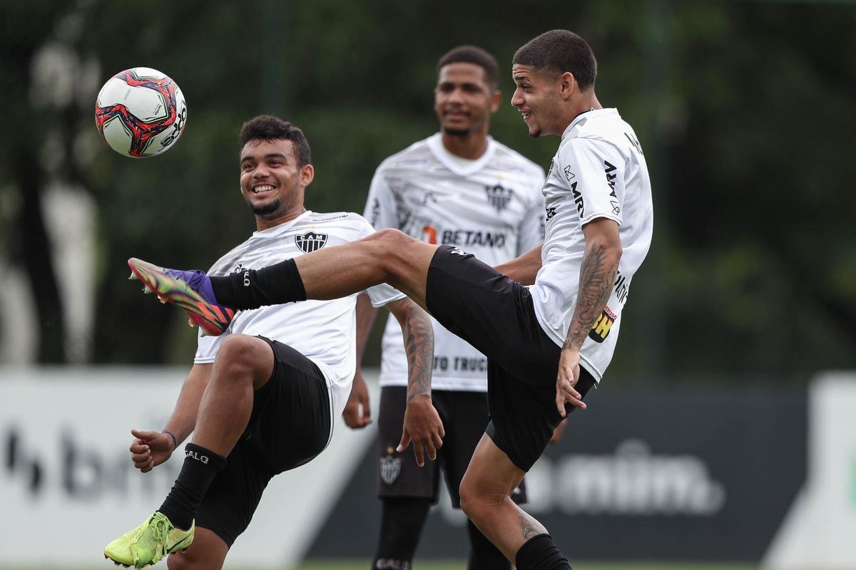 Fotos do treino do Atltico neste sbado, o ltimo de Victor no clube