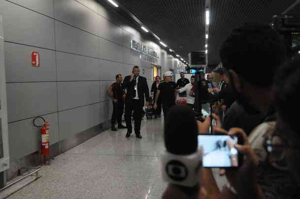 Arana foi recepcionado por torcedores do Atltico no Aeroporto de Confins