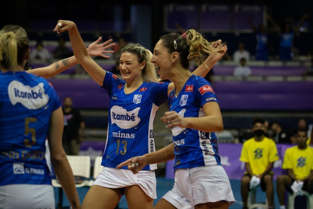 Minas venceu a segunda partida da deciso, por 3 sets a 1, nesta sexta-feira, na Arena Nilson Nelson, em Braslia, e fechou a srie melhor de trs com dois triunfos. As parciais foram de 26/24, 18/25, 25/15 e 25/17. 