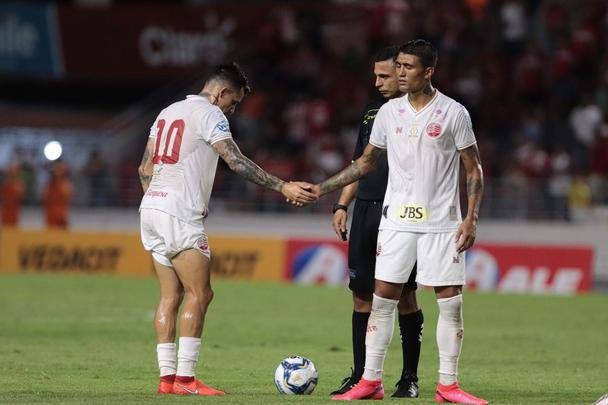 Luanderson abriu o placar pala o Náutico ainda no primeiro tempo do jogo, no Rei Pelé. O CRB virou, fez 2 a 1, mas o Náutico buscou o resultado com gols de Jorge Henrique e Jean Carlos, que marcou o terceiro de falta já nos acréscimos.