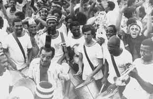 Festa em Belo Horizonte na chegada dos campees brasileiros de 1971. Jogadores, dirigentes e comisso tcnica do Atltico desfilaram em carro do Corpo de Bombeiros pelas ruas da capital mineira