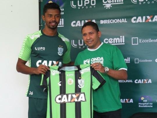Fotos da apresentao do volante Leandro Donizete e do zagueiro Ricardo Silva (Matheus Adler/Superesportes)